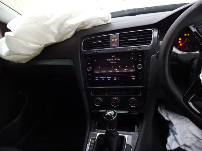 Volkswagen Golf VII 1.6 TDI 16V Épave (2017, Gris)