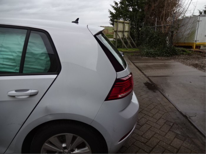 Volkswagen Golf VII 1.6 TDI 16V Épave (2017, Gris)