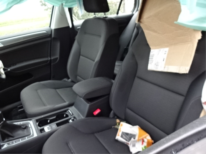 Volkswagen Golf VII 1.6 TDI 16V Épave (2017, Gris)