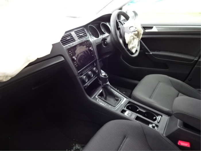Volkswagen Golf VII 1.6 TDI 16V Épave (2017, Gris)