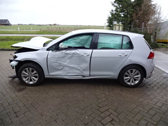 Volkswagen Golf VII 1.6 TDI 16V Épave (2017, Gris)