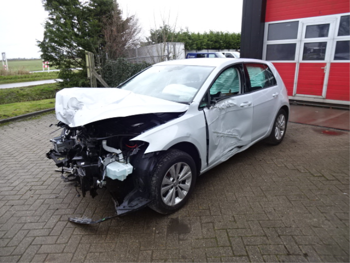 Volkswagen Golf VII 1.6 TDI 16V Épave (2017, Gris)