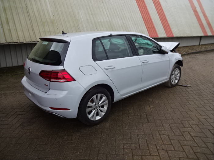 Volkswagen Golf VII 1.6 TDI 16V Épave (2017, Gris)