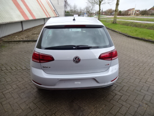 Volkswagen Golf VII 1.6 TDI 16V Épave (2017, Gris)