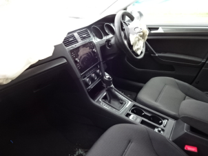 Volkswagen Golf VII 1.6 TDI 16V Épave (2017, Gris)