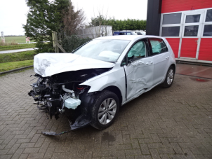 Volkswagen Golf VII 1.6 TDI 16V Épave (2017, Gris)