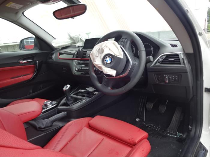 BMW 2 serie 218i 1.5 TwinPower Turbo 12V Schrottauto (2018, Weiß)