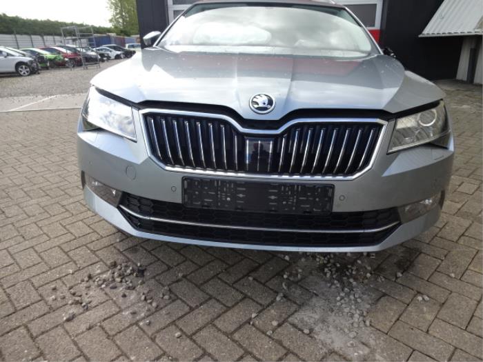 Skoda Superb Combi 1.6 TDI Épave (2016, Gris)