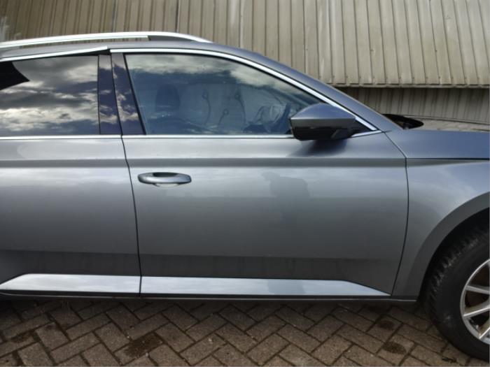 Skoda Superb Combi 1.6 TDI Épave (2016, Gris)