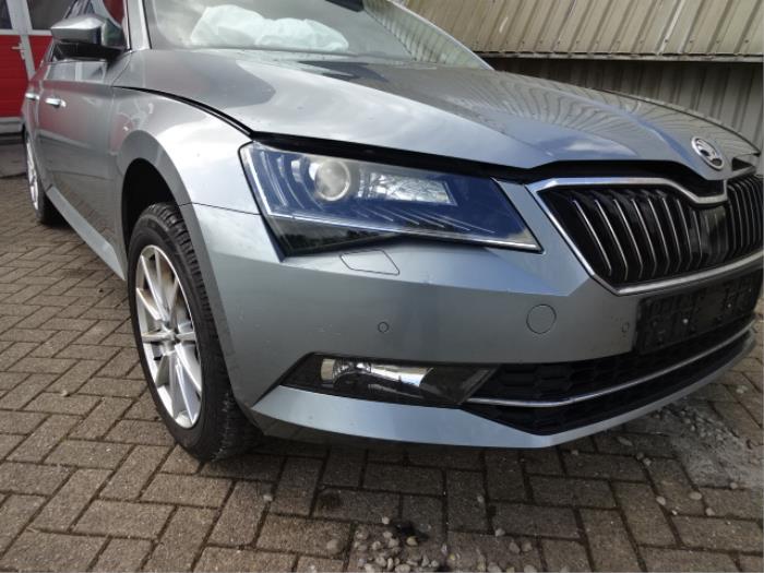 Skoda Superb Combi 1.6 TDI Épave (2016, Gris)