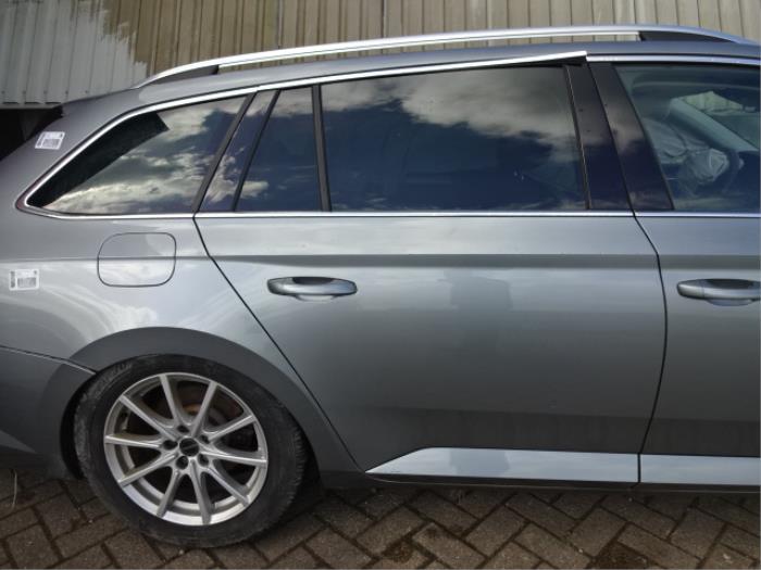 Skoda Superb Combi 1.6 TDI Épave (2016, Gris)