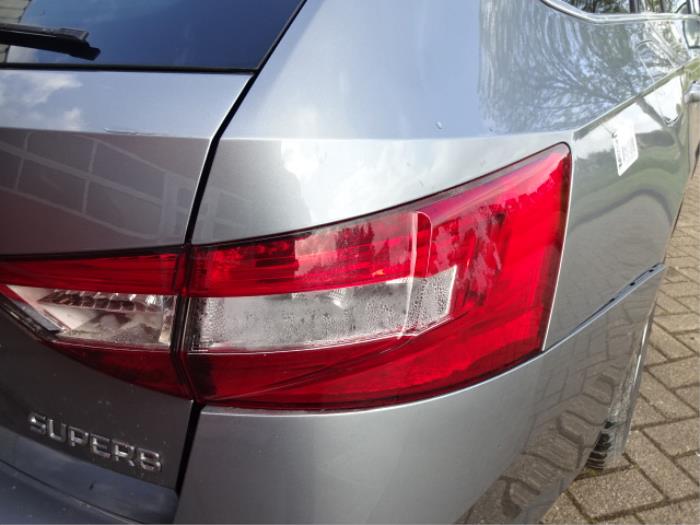 Skoda Superb Combi 1.6 TDI Épave (2016, Gris)