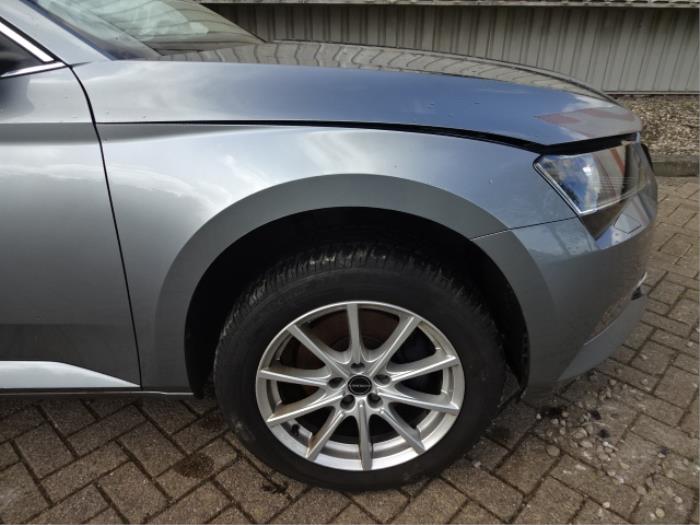 Skoda Superb Combi 1.6 TDI Épave (2016, Gris)