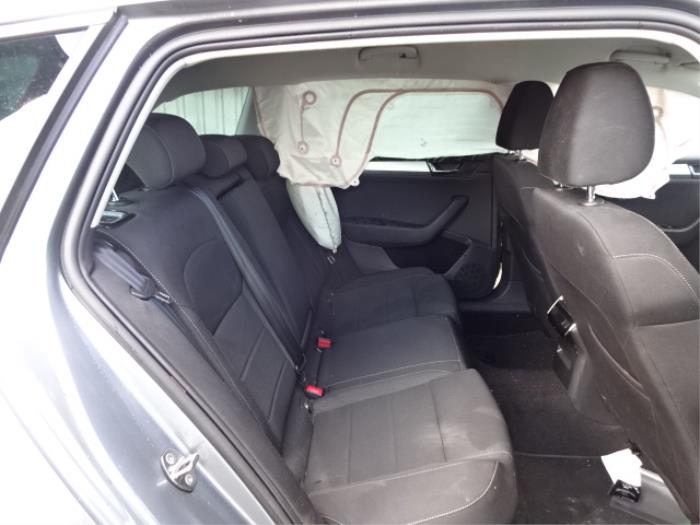 Skoda Superb Combi 1.6 TDI Épave (2016, Gris)