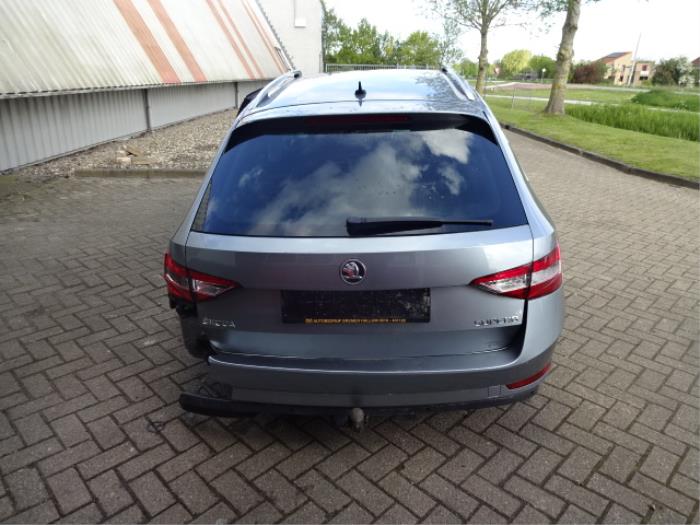 Skoda Superb Combi 1.6 TDI Épave (2016, Gris)