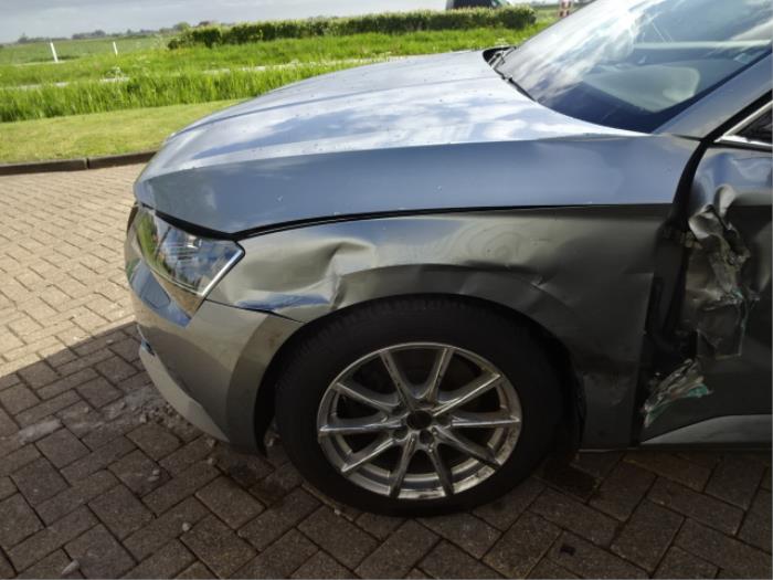 Skoda Superb Combi 1.6 TDI Épave (2016, Gris)