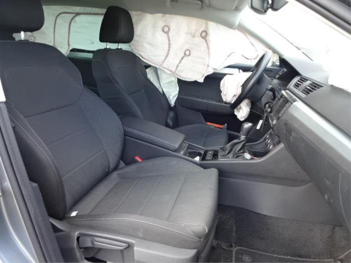 Skoda Superb Combi 1.6 TDI Épave (2016, Gris)
