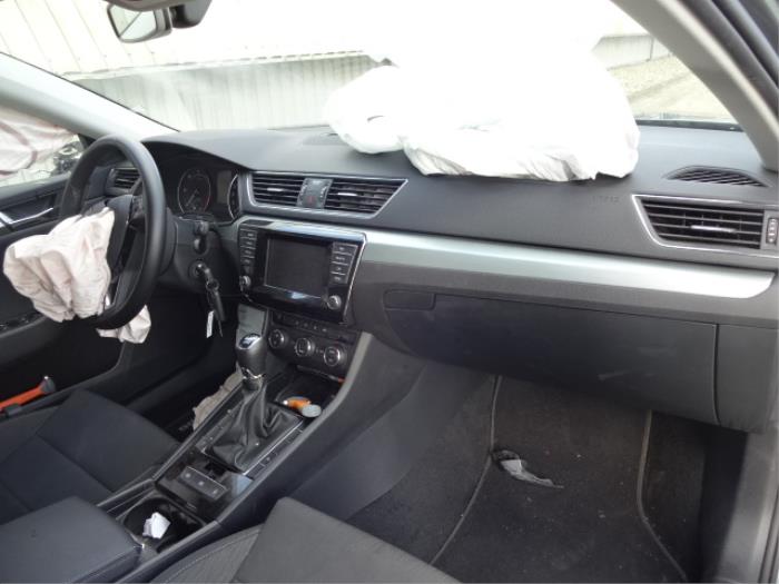 Skoda Superb Combi 1.6 TDI Épave (2016, Gris)