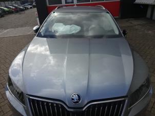 Skoda Superb Combi 1.6 TDI Épave (2016, Gris)