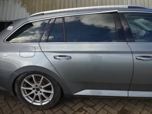 Skoda Superb Combi 1.6 TDI Épave (2016, Gris)