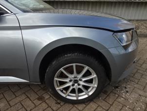 Skoda Superb Combi 1.6 TDI Épave (2016, Gris)
