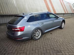 Skoda Superb Combi 1.6 TDI Épave (2016, Gris)