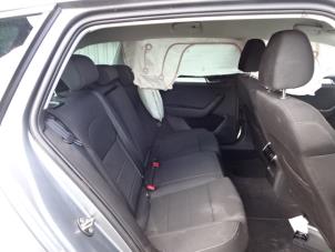 Skoda Superb Combi 1.6 TDI Épave (2016, Gris)