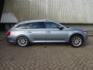 Skoda Superb Combi 1.6 TDI Épave (2016, Gris)