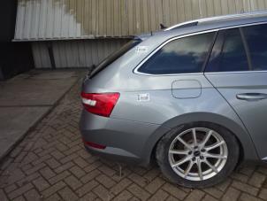 Skoda Superb Combi 1.6 TDI Épave (2016, Gris)