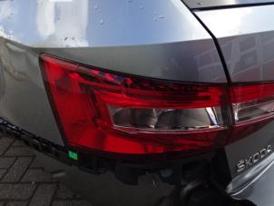 Skoda Superb Combi 1.6 TDI Épave (2016, Gris)