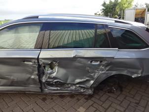 Skoda Superb Combi 1.6 TDI Épave (2016, Gris)