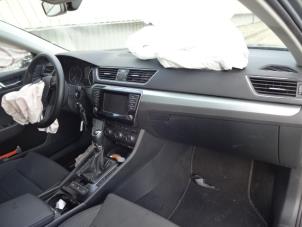 Skoda Superb Combi 1.6 TDI Épave (2016, Gris)