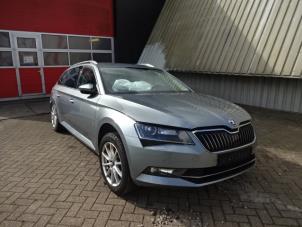Skoda Superb Combi 1.6 TDI Épave (2016, Gris)