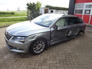 Skoda Superb Combi 1.6 TDI Épave (2016, Gris)