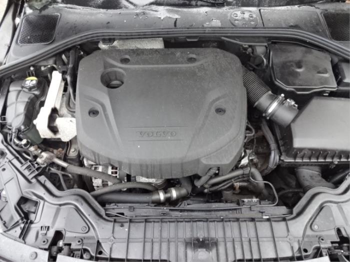 Volvo V60 I 2.0 D4 16V Épave (2015, Noir)