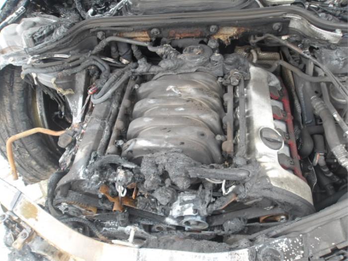 Audi A8 4.2 V8 40V Quattro Épave (2003, Bleu)