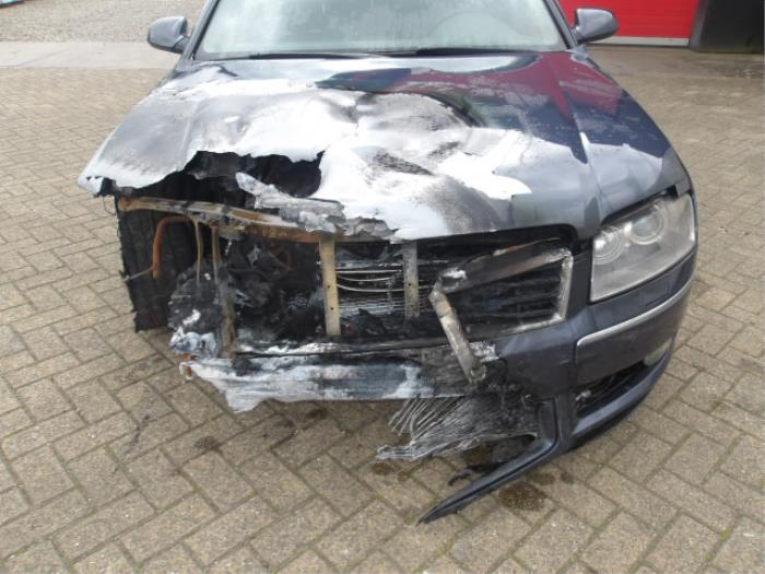 Audi A8 4.2 V8 40V Quattro Épave (2003, Bleu)