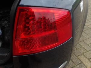 Audi A8 4.2 V8 40V Quattro Épave (2003, Bleu)