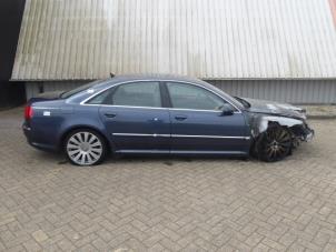 Audi A8 4.2 V8 40V Quattro Épave (2003, Bleu)