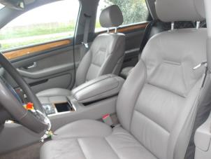 Audi A8 4.2 V8 40V Quattro Épave (2003, Bleu)