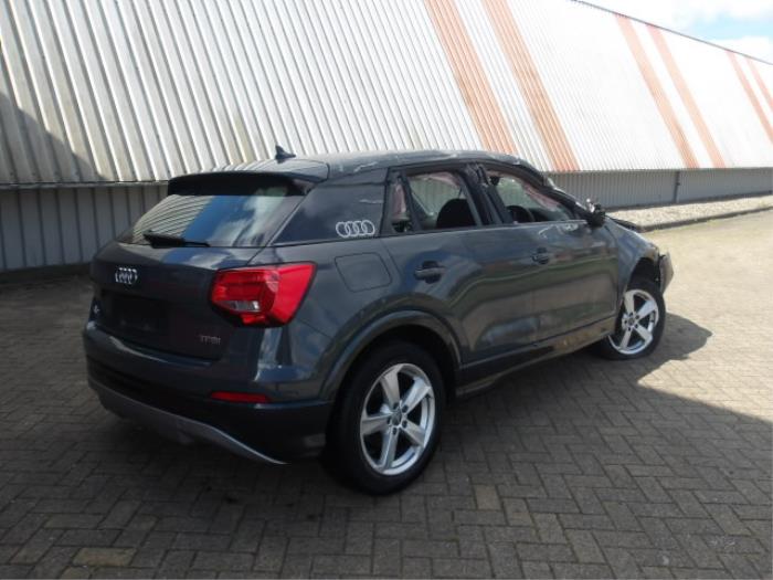 Audi Q2 1.0 TFSI 12V Samochód złomowany (2018, Szary)