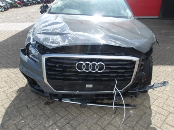 Audi Q2 1.0 TFSI 12V Samochód złomowany (2018, Szary)