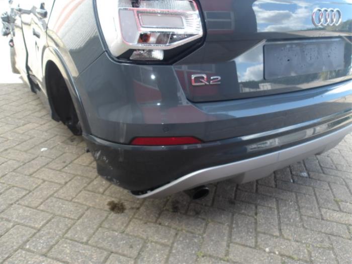 Audi Q2 1.0 TFSI 12V Samochód złomowany (2018, Szary)