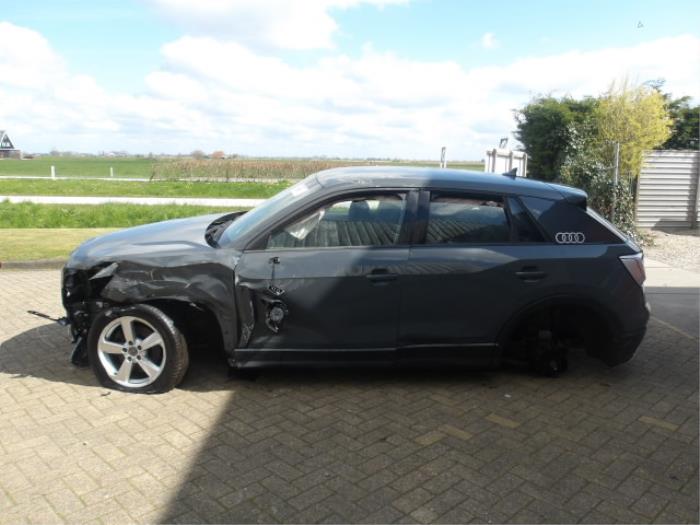 Audi Q2 1.0 TFSI 12V Samochód złomowany (2018, Szary)