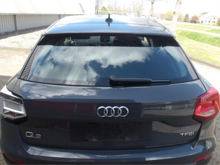 Audi Q2 1.0 TFSI 12V Samochód złomowany (2018, Szary)