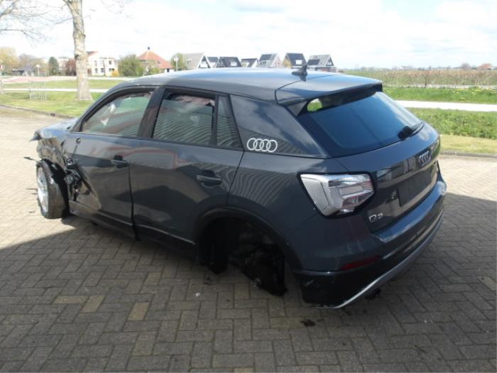 Audi Q2 1.0 TFSI 12V Samochód złomowany (2018, Szary)