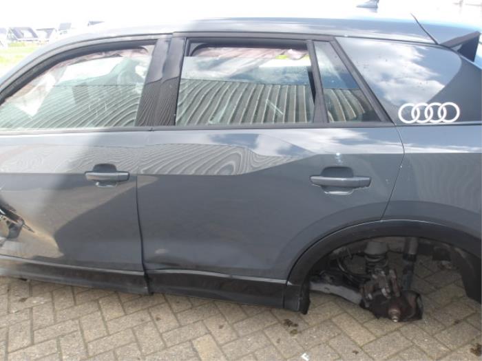 Audi Q2 1.0 TFSI 12V Samochód złomowany (2018, Szary)