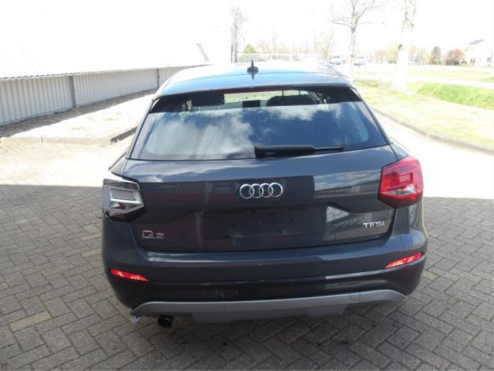 Audi Q2 1.0 TFSI 12V Samochód złomowany (2018, Szary)