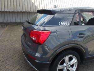 Audi Q2 1.0 TFSI 12V Samochód złomowany (2018, Szary)