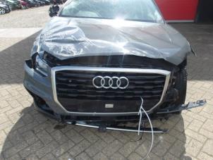 Audi Q2 1.0 TFSI 12V Samochód złomowany (2018, Szary)